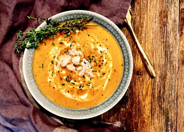 https://ahintofwine.com/wp-content/uploads/2017/11/Creamy-Lobster-Bisque-with-Sherry-and-Thyme-600x432.jpg